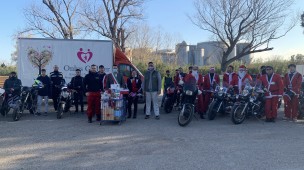 Comune di Pesaro, assessori, consiglieri e dipendenti donano i "Pacchi Scaldacuore" alle famiglie bisognose