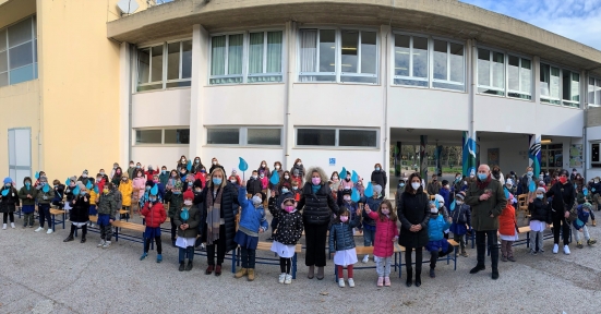 Antonella e David, trapiantati di midollo a Pesaro, donano materiale scolastico agli alunni della Pirandello