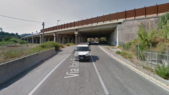 Strettoia di via Bonini a Pesaro, i residenti: "Le auto non rallentano e per le biciclette è un problema"