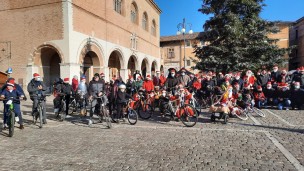 In tantissimi hanno partecipato ieri mattina alla "Pedalata di Natale" che ha unito la città di Fano