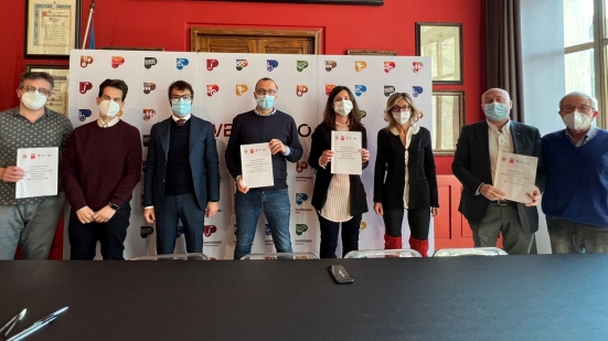 Firmato il nuovo protocollo tra Comune di Pesaro e sindacati: "300mila euro per le famiglie in difficoltà"