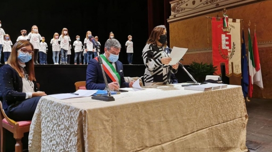 Fano, conferita la cittadinanza italiana a 43 persone: "Un momento di grande valore per la nostra città"