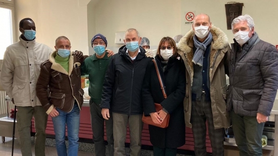 Il Rotary Club Pesaro a fianco della Caritas, 60 pasti offerti e serviti dai tanti volontari per il pranzo di Natale