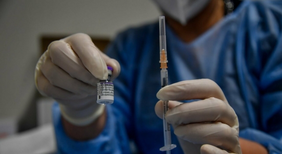 Dal 27 dicembre nelle Marche anche la fascia d'età 12-17 anni potrà prenotare la terza dose