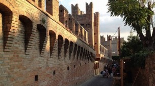 A Gradara il progetto "Oltre le mura" che coinvolge ragazze e ragazzi dei centri diurni gestiti da Labirinto