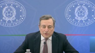 Draghi: "Dobbiamo affrontare il nuovo anno con fiducia e unità, va respinto il ricorso alla didattica a distanza"