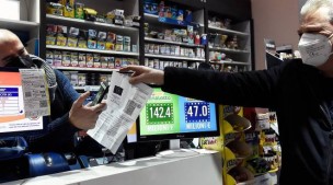 Dall'1 febbraio green pass obbligatorio anche nelle tabaccherie e negli uffici postali