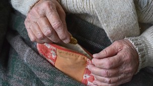 Cgil e Federconsumatori: "Inflazione alle stelle, cresce la povertà di pensionati e famiglie con redditi bassi"