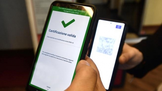 Green Pass: da oggi è necessario anche per accedere negli uffici postali, nelle banche e tabaccherie