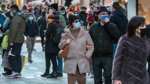 In arrivo il provvedimento per togliere le mascherine all'aperto senza distinzione di colore per le regioni