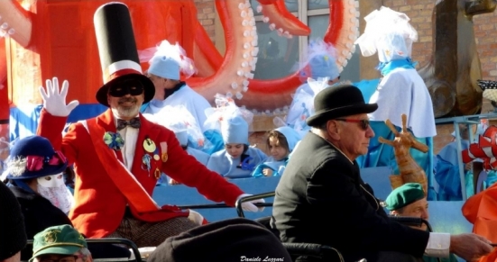 Anche quest'anno niente carri e sfilate per il Carnevale di Pesaro, Rabachen e la Signora Cagnera nelle scuole