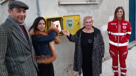 "Le Strade di Luca" dona un defibrillatore a Borgo Santa Maria, Pesaro città sempre più cardio-protetta