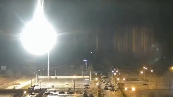 Ucraina, nella notte la più grande centrale nucleare in Europa è stata colpita e incendiata dai russi