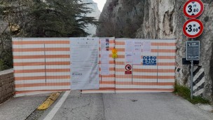 Riapertura della strada della Gola del Furlo: allestito il cantiere, oggi partono i lavori