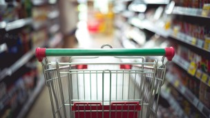 La spesa settimanale di una famiglia di quattro persone a marzo lievita del +13.7% rispetto al 2021