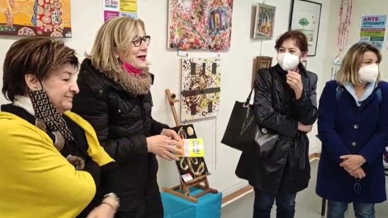 Arte e artigianato solidale in mostra a Pesaro per raccogliere fondi a sostegno dell'associazione Insieme