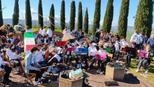 Al Monumento ai Caduti Canadesi prima celebrazione del 25 Aprile con i giovani dell'Orchestra Incontro