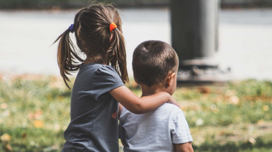 Solo il cognome del padre a figli e figlie non sarà più automatico, lo ha stabilito la Corte costituzionale