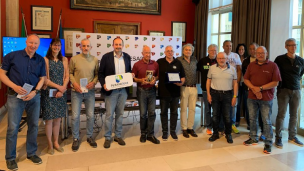 Da 32 anni a Pesaro per allenarsi, premiata dal Comune la squadra tedesca di triathlon WFL Wolfsburg
