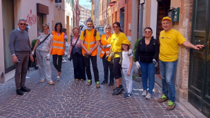 Con i "Volentieri Volontari" e il supporto di Aspes e Auser in via Castelfidardo tra poesia e fiori