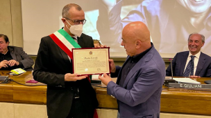 Il sindaco Ricci ha consegnato il premio "Elevati Meriti" del Consiglio comunale all'attore e comico Paolo Cevoli