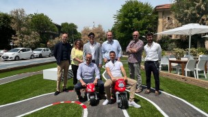 A Pesaro il casco più grande del mondo, Ricci: «L’omaggio della città a Valentino Rossi»