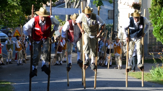 A Schieti di Urbino la 23esima edizione del "Palio dei Trampoli" da venerdì 17 a domenica 19 giugno