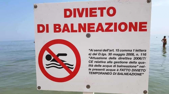 Divieto di balneazione nel tratto di mare tra la rotatoria più a sud di Viale Trieste e il sottopasso dei Gelsi