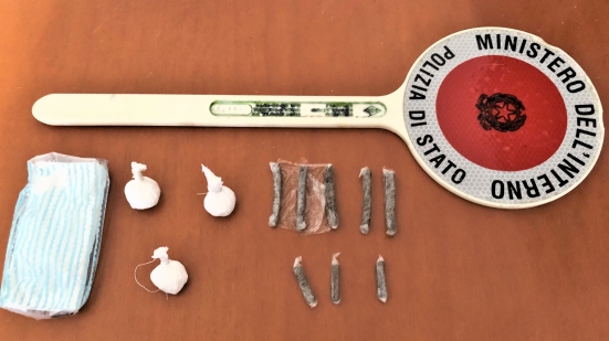 Pesaro, arrestato due volte in due settimane per spaccio di sostanze stupefacenti: rimesso di nuovo in libertà