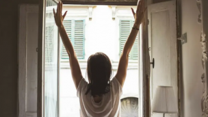 Istat, per la prima volta in Italia le persone che vivono da sole (33,2%) superano le coppie con figli (31,2%)