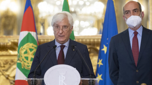 Il Governo rimane in carica per il disbrigo degli affari correnti - Mattarella incontra i presidenti delle Camere