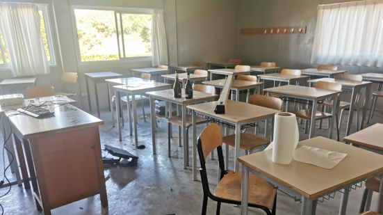 Atti vandalici nelle aule e all'esterno dell'istituto agrario "Cecchi" di Pesaro, la Scientifica sul posto per i rilievi