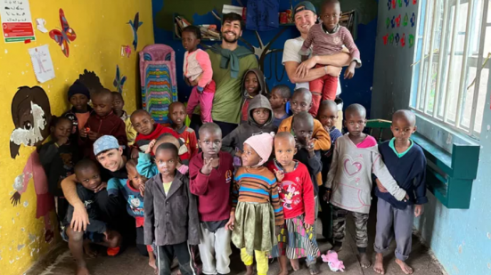 "Un futuro migliore per i bambini di Arusha", raccolta fondi di due giovani pesaresi studenti di medicina