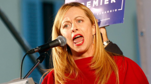 Meloni al Washington Post: "No alle adozioni a coppie dello stesso sesso, un bambino deve ricevere il meglio"