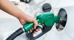 Nuovi ribassi per la benzina: in modalità self il prezzo medio è di 1,675 euro al litro e di 1,780 per il diesel