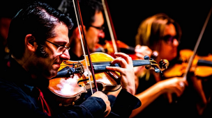 Marco Bartolini violinista dell'Orchestra Sinfonica Rossini protagonista del Concorso "Amico Rom"