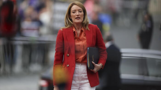 La presidente dell'Eurocamera, Metsola: "Servono altre armi pesanti e carri armati da inviare all'Ucraina"