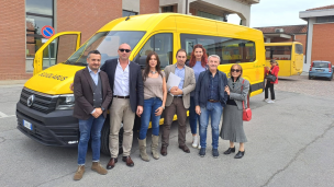 A Terre Roveresche uno scuolabus totalmente elettrico e ricaricato con il fotovoltaico del deposito comunale