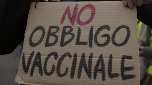 Dal Governo un nuovo pacchetto di emendamenti: salta la sospensione delle multe per i non vaccinati