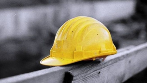 Ennesima morte sul lavoro, operaio di 41 anni perde la vita colpito dal gancio metallico di una gru