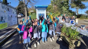 Marche Multiservizi, inaugurata a Peglio la nuova Casa dell'Acqua con bambini e bambine della scuola primaria