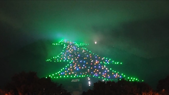 A Gubbio l'accensione dell'albero più grande del mondo, la stella cometa è dedicata ai Comuni alluvionati