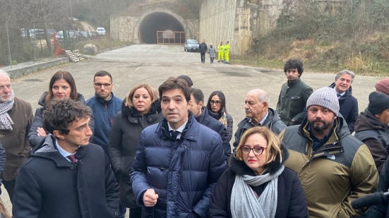 Visita del viceministro Bignami presso la Galleria della Guinza, Acquaroli: "Dal Governo fatti concreti"