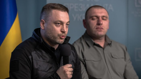 Elicottero precipita nella regione di Kiev: 18 morti tra cui 3 bambini e il ministro degli Interni ucraino