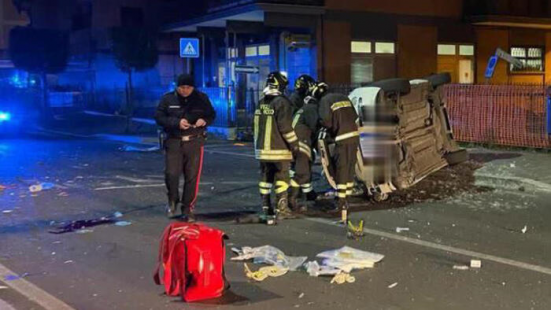 Grave incidente questa notte, auto si ribalta e perdono la vita tre ragazzi di 22 anni e due ragazze di 17 e 18