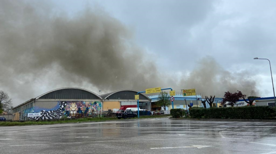 Incendio oggi alla Profilglass a Bellocchi, Comune di Fano: "Stiamo seguendo l'evolversi della situazione"