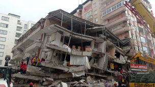 Un terremoto di magnitudo 7.8 ha colpito Turchia e Siria, oltre 900 morti finora e più di 2000 feriti