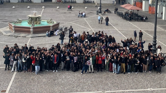 "Il pane e le rose" torna a nutrire studenti e studentesse di Pesaro 2024 nel Giorno mondiale della poesia