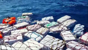 La Finanza ha sequestrato in mare 2 tonnellate di cocaina per un valore di oltre 400 milioni di euro