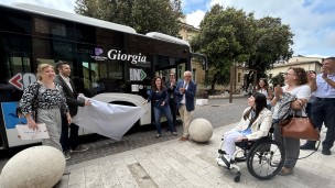 Stati generali dell'accessibilità, presentato oggi a Pesaro il mezzo Adriabus dedicato a Giorgia Righi